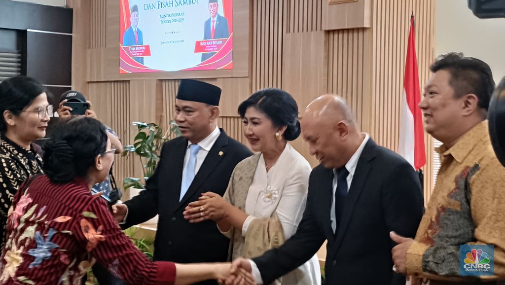 Menteri Koperasi Budi Arie Setiadi saat acara serah terima jabatan dan pisah sambut di Gedung Kementerian Koperasi, Jakarta, Senin (21/10/2024). (CNBC Indonesia/Novina)