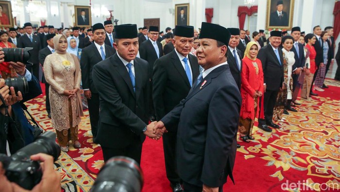 Presiden Prabowo Subianto resmi melantik Wakil Menteri (Wamen) di Kabinet Merah Putih. Ada 55 orang Wamen dan seorang Sekretaris Kabinet yang dilantik.