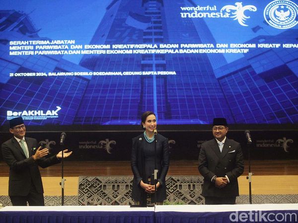 Momen Sandiaga Uno Sertijab ke Dua Menteri Baru
