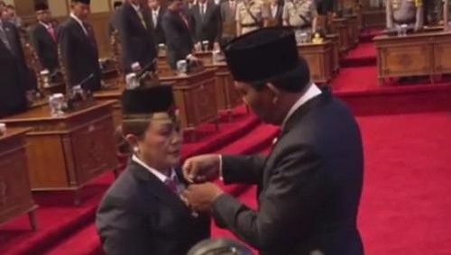 Ni Luh Putu Sekarini dilantik sebagai anggota DPRD Badung menggantikan I Putu Alit Yandinata yang maju Pilbup Badung 2024, Senin (21/10/2024). (Prokompim Badung)