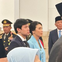 Di acara pelantikan, Veronica didampingi putra sulungnya, Nicholas Purnama. Sebelum menjadi wamen PPPA, Veronica Tan dikenal aktif berkegiatan sosial setelah bercerai dari Ahok. Saat ini dia merupakan Ketua Yayasan Kanker Indonesia (YKI) DKI Jakarta. Veronica juga pendiri yayasan non-profit, Yayasan Waroeng Imaji, yang bertujuan utama untuk membina dan menyalurkan minat dan bakat anak-anak rusun DKI Jakarta dalam bidang seni budaya, keterampilan, dan meningkatkan literasi. (Isal/detikcom)