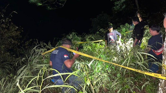 Olah TKP warga Malang meninggal diduga tertembak senapan angin saat berburu di Blitar.