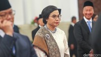 Sementara untuk menteri perempuan, dresscodenya adalah kebaya. Menteri Pariwisata terpilih Widiyanti Putri Wardhana mengenakan kebaya biru donker, sementara Menteri Keuangan Sri Mulyani terlihat mengenakan kebaya krem.