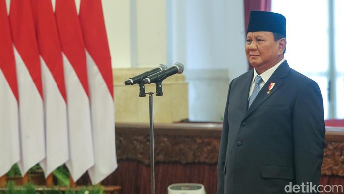 Presiden RI Prabowo Subianto melantik Menteri Kabinet Merah Putih di Istana Negara, Jakarta, Senin (21/10/2024). Dalam pelantikan ini Prabowo membacakan sumpah yang diikuti para menteri hingga pejabat setingkat menteri.