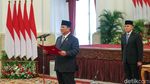 Momen Pelantikan 48 Menteri Kabinet Merah Putih di Istana Negara