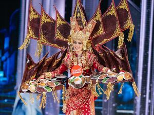 7 Foto Nova Liana Pamer Kostum Masakan Padang di Miss Grand International 2024