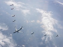 8 Pesawat Tempur Kawal Kepulangan Mantan Presiden Jokowi, Siapa yang Motret?