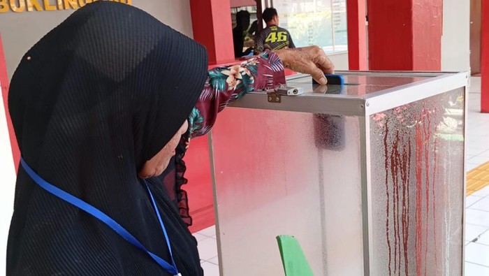 Petugas P2U Lapas Kelas IIA Lubuklinggau menggagalkan upaya penyelundupan Hp.