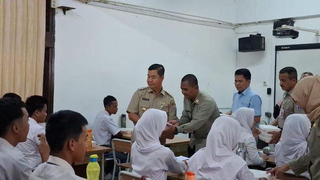 Pj Gubernur Jakarta Teguh tinjau makan bergizi gratis