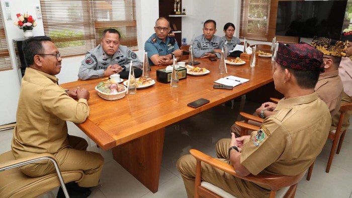 plt bupati banyuwangi sugirah