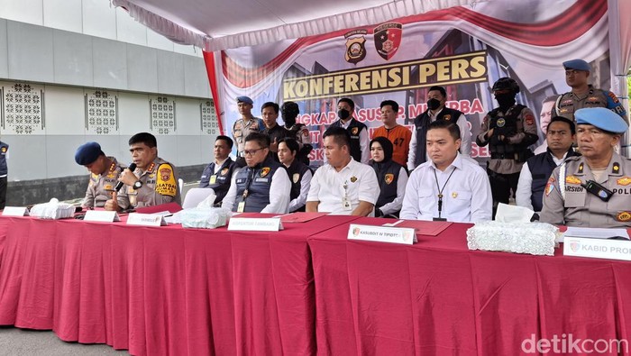 Polisi melakukan konferensi pers ungkap kasus ilegal mining di Mapolda Sumsel