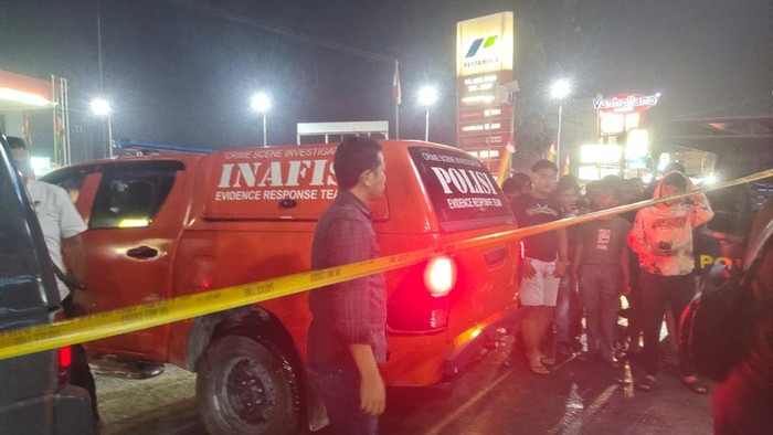 Polisi melakukan olah TKP di lokasi ledakan tempat tewasnya seorang montir di Pekanbaru, Riau. (Dok Ist)