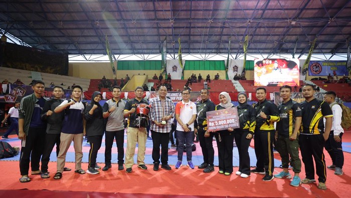 Polwan Polresta Sidoarjo raih juara karate