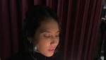 Pose Manis Pevita Pearce Saat Ngemil Pizza dan Jagung Bakar