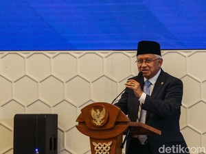 Mendikti Saintek: Jangan Ada Mahasiswa Tak Bisa Kuliah karena Tak Punya Uang