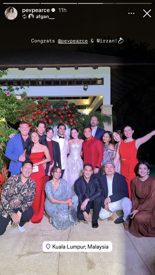 Resepsi pernikahan Pevita dan Mirzan itu digelar intim, hanya dihadiri oleh keluarga dan rekan-rekan terdekatnya saja. Salah satu artis Indonesia yang tampak hadir ialah Afgan. Foto: Instagram