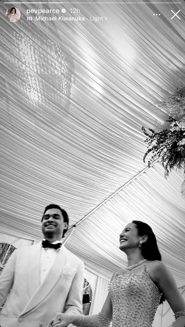 Pevita Pearce resmi menikah dengan pria asal Malaysia, Mirzan Meer, pada Minggu (21/10/24). Setelah resmi menjadi pasangan suami-istri, keduanya menggelar acara resepsi pernikahan pada malam harinya yang juga berlokasi di Kuala Lumpur, Malaysia. Foto: Instagram