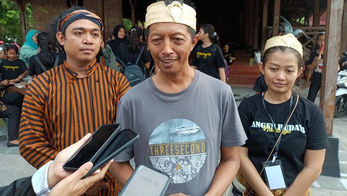 Seniman perkenalkan anak permainan tradisional di Pendopo Kadilangu, Demak