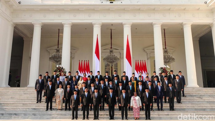 Para wakil menteri Kabinet Merah Putih telah resmi dilantik di Istana Merdeka, Jakarta, Senin (21/10/2024). Senyum ceria terlihat di wajah para wamen itu usai dilantik.