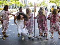 Seram.. Banyak Zombie Berkeliaran di Kawasan Santiago Chile