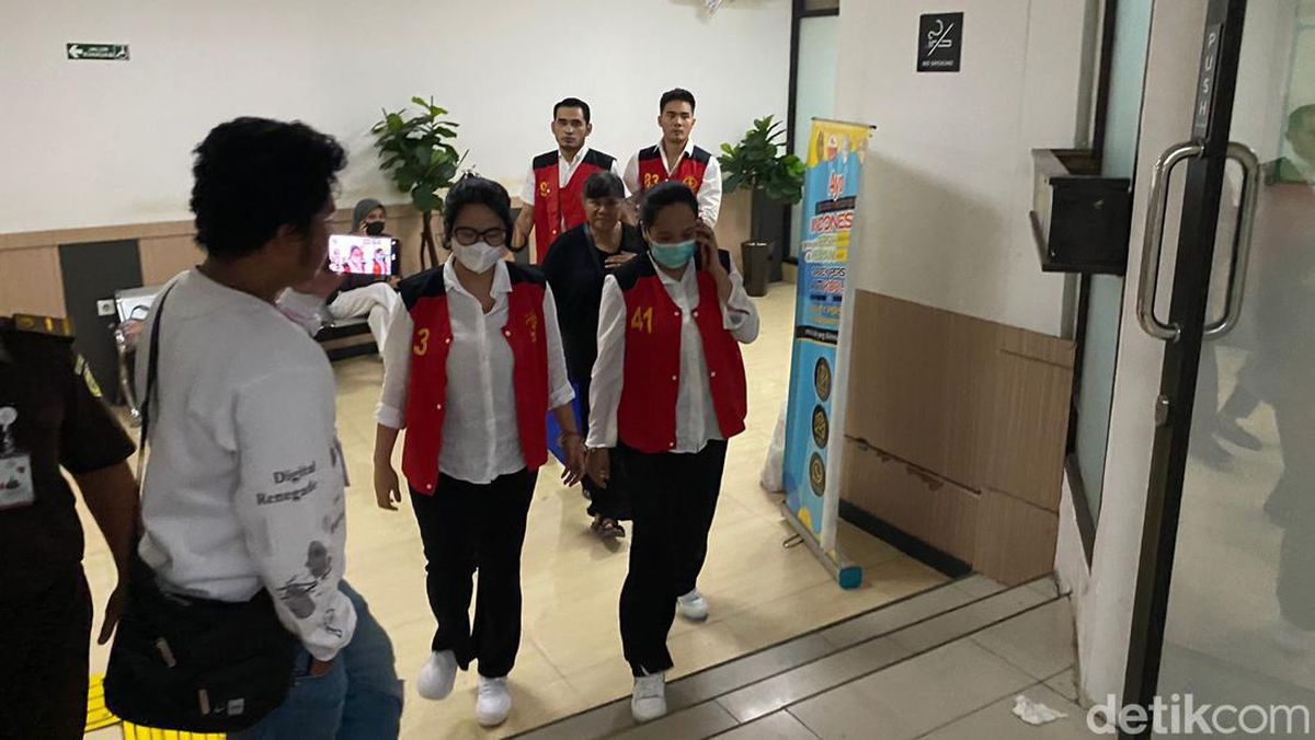 Dostim qoshilganida mening dostim yoqildi. [Bu taqiqlangan porno.]