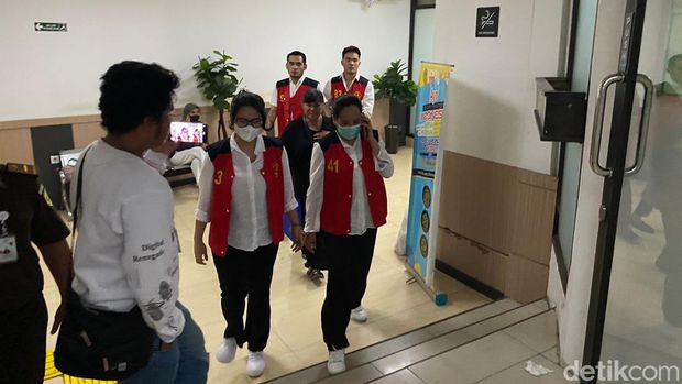 Siskaeee sidang vonis kasus film porno di PN Jaksel.