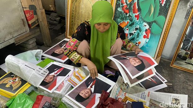 Suasana kios figura milik Muhammad Saleh (72) di Pasar Johar, Kelurahan Purwodinatan, Kecamatan Semarang Tengah, Kota Semarang, Senin (21/10/2024).