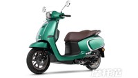 Suzuki US125T punya bobot kosong 110 kg dengan kapasitas bahan bakar 5,9 liter. Kemudian bannya berukuran 12 inch di depan dan 10 inch di belakang. Sementara remnya menggunakan cakram tunggal di bagian depan. Foto: Doc. Suzuki China.