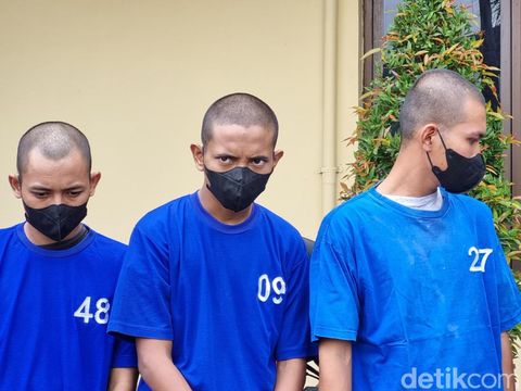 Tampang tujuh pelaku pengeroyokan yang menewaskan Rendy (16) saat dihadirkan di Polres Bantul, Senin (21/10/2024).