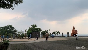 Bermain Tradisional di Pasir Kunci, Alamnya pun Asri