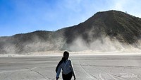 Lautan pasir di kawasan Gunung Bromo.