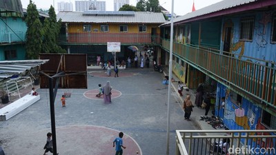 Unik! Bangunan Sekolah Gratis di Depok Ini Terbuat dari Kontainer Bekas