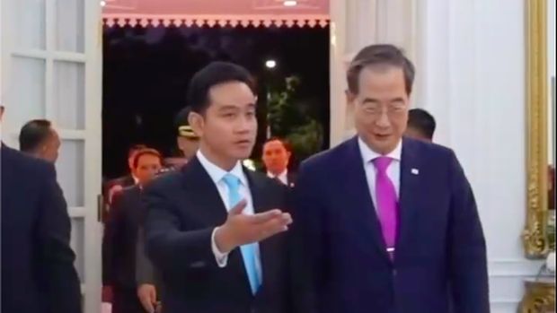 Wakil Presiden Gibran Rakabuming Raka pertama kali menerima dan berterima kasih atas kunjungan kehormatan Perdana Menteri (PM) Republik Korea, Han Duck-soo di Istana Wakil Presiden, Minggu (20/10/2024) Malam. (Instagram @gibran_rakabuming)