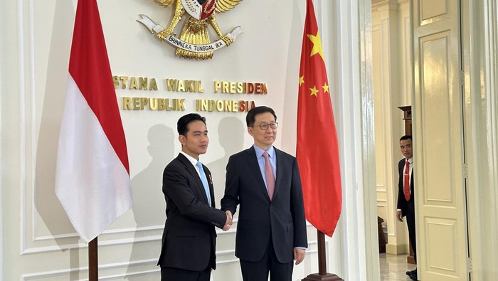 Wakil Presiden (Wapres) RI Gibran Rakabuming Raka dan Wakil Presiden China Han Zheng.