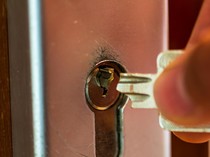 Kunci Patah di Dalam Lubang, Begini Cara Lepasinnya