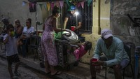 Selama tiga bulan, warga Kuba telah berjuang melawan pemadaman listrik kronis yang semakin lama semakin sering terjadi.    
