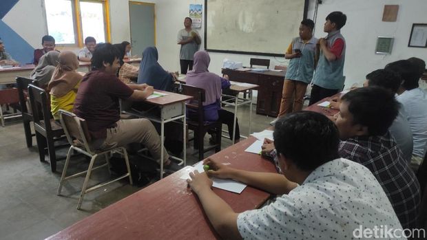 Alfatihah Braille yang dibuat tunanetra di Surabaya