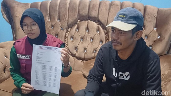 Aliansi Advokasi Demokrasi (Aksi) Maros melayangkan somasi kepada Ketua KPU Maros Jumaedi.