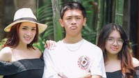 Potret Angel Karamoy dengan kedua anaknya. (Foto: dok Instagram)