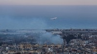 Pesawat milik Lebanese Middle East Airlines (MEA) itu tetap lepas landas setelah malamnya ada tujuh serangan serentak yang dilancarkan oleh pasukan Israel di berbagai lokasi di Lebanon.  