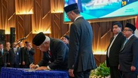 Basuki berpesan khusus untuk ke depan Kementerian PU dan Kementerian PKP dapat terus memperkuat sistem yang telah dikembangkan Kementerian PUPR, sehingga bisa benar-benar menciptakan Pemerintahan yang lebih profesional, transparan, dan akuntabel.   