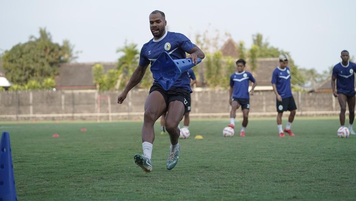 Bek PSS Sleman, Phil Ofosu-Ayeh