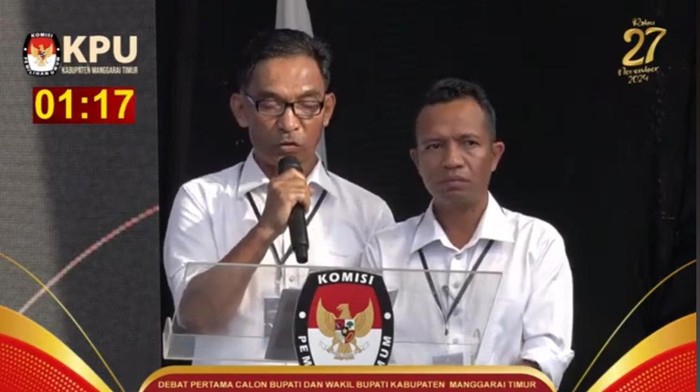 Calon bupati-wakil bupati Manggarai Timur Yoseph Marto-Heremias Dupa (Merdu) saat memaparkan visi-misi dalam debat publik pertama, Selasa (22/10/2024). (Foto: Dok. KPU Manggarai Timur)