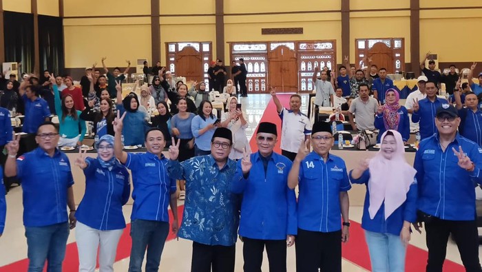 Cawagub NTB Suhaili Fadhil Thohir (Uhel) saat menghadiri rakorcab DPC Partai Demokrat Mataram di Hotel Madani, Senin (21/10/2024). (Helmy Akbar/detikBali)