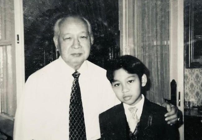 Pelantikan Prabowo lantas menorehkan sejarah tersendiri bagi Didit. Ia menjadi orang kedua di Indonesia yang menyandang gelar anak presiden sekaligus cucu presiden setelah Puan Maharani, putri Megawati dan cucu Ir. Soekarno. (Foto: Instagram)