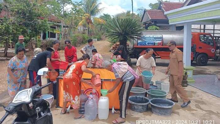 Distribusi air bersih bagi warga Malang Selatan