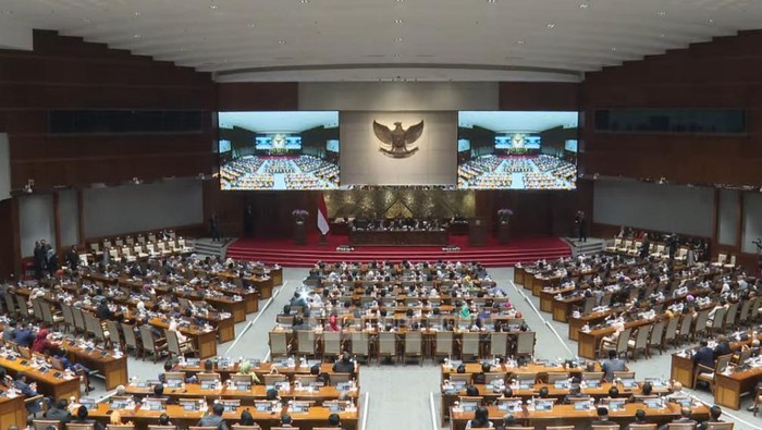 Rapat paripurna DPR RI terkait penetapan struktur alat kelengkapan dewan (AKD) dan keanggotaan di komisi periode 2024-2029.