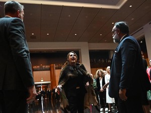 Dunia Hari Ini: Respons Inggris Usai Senator Aborigin Sebut Charles Bukan Raja Kami