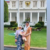 Dyah memiliki latar belakang di bidang lingkungan dan energi. Sebelumnya Dyah pernah menjadi pendiri Indonesian Energy and Environmental Institute (IE2I), lembaga untuk meningkatkan kesadaran publik akan dampak perubahan iklim dan pemanasan global. Foto: Instagram Dyah Roro Esti