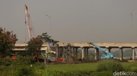 Informasi dari Kementerian PUPR, karena KM 149 sedang diperbaiki, PUPR membangun exit tol sementara di KM 148. 